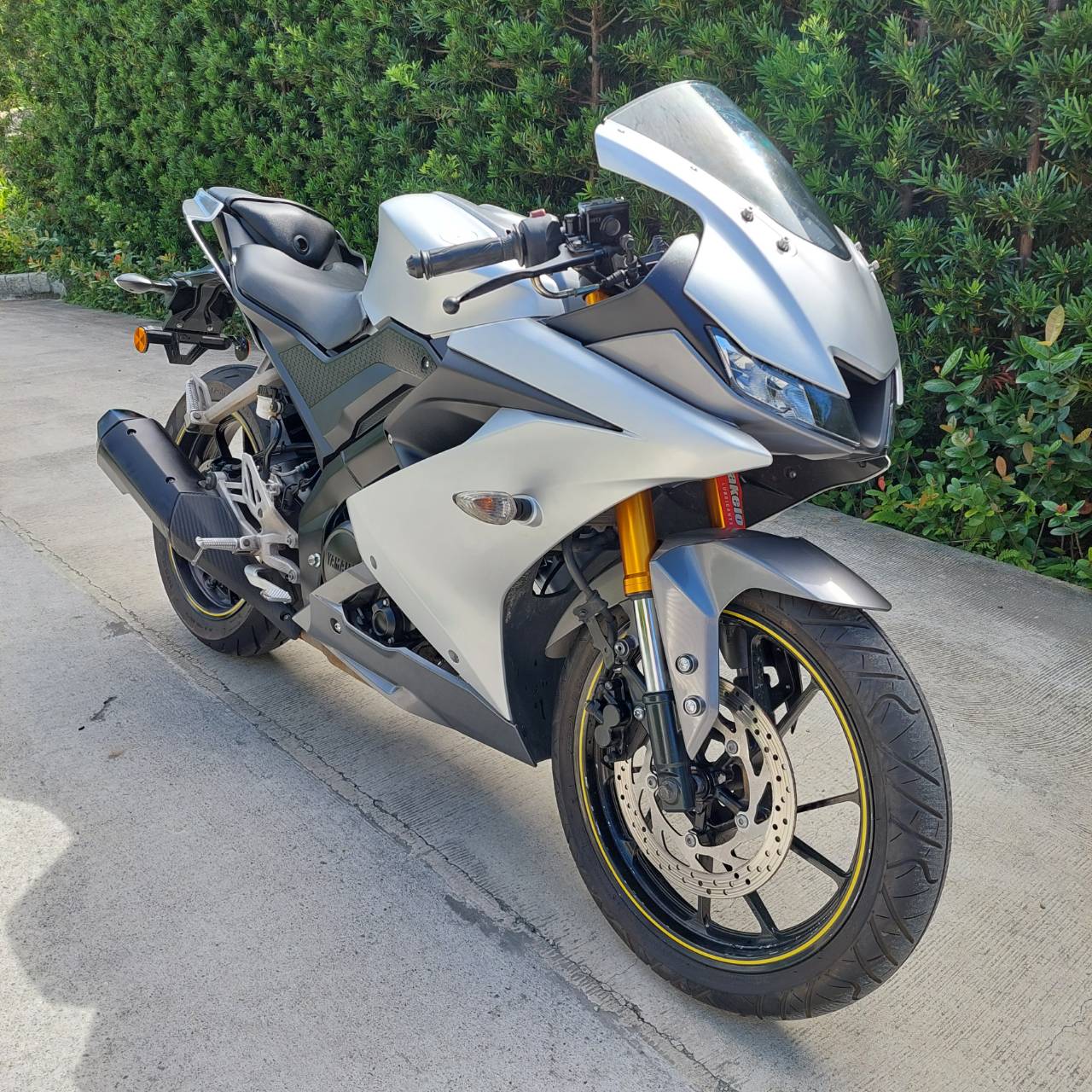 YAMAHA YZF-R15 銀領前鋒